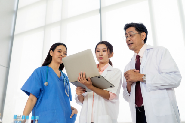 O Instituto IBDSocial destaca como a acessibilidade digital melhora a experiência no atendimento público.