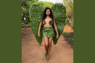 A modelo Alessandra Araújo transforma o cenário rural em passarela com um look de folhas cheio de atitude — produção Non Stop.