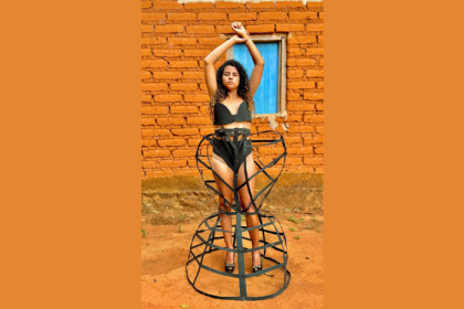 Com assinatura Non Stop, Alessandra Araújo transforma o icônico look de Demi Moore em uma obra de arte contemporânea.