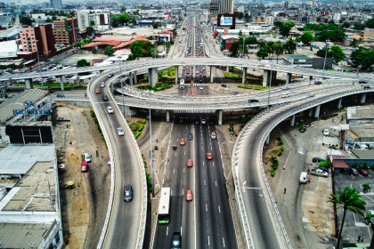 Como a infraestrutura rodoviária acelera o crescimento imobiliário é tema que Alex Nabuco dos Santos destaca pela conexão entre cidades.