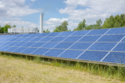 Valderci Malagosini Machado explica como painéis duplos garantem estabilidade em solos com lençol freático elevado e permitem contenções mais seguras.