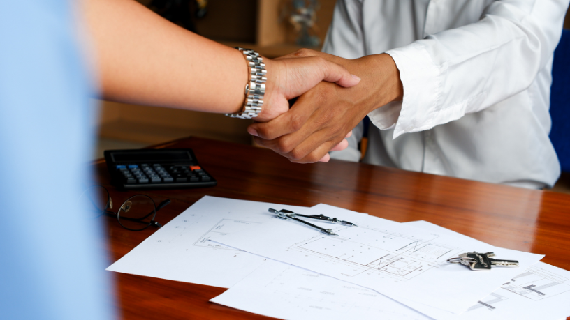 O olhar sobre o Brasil por investidores estrangeiros envolve análise estratégica e cenário econômico, conforme destaca Alex Nabuco Dos Santos.