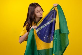 Customização e criatividade: a ascensão dos looks autorais para torcer com estilo no Brasil