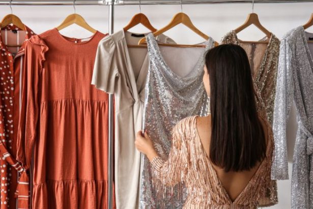 O retorno do vestido babydoll: a tendência que une o romantismo e o estilo urbano na moda contemporânea