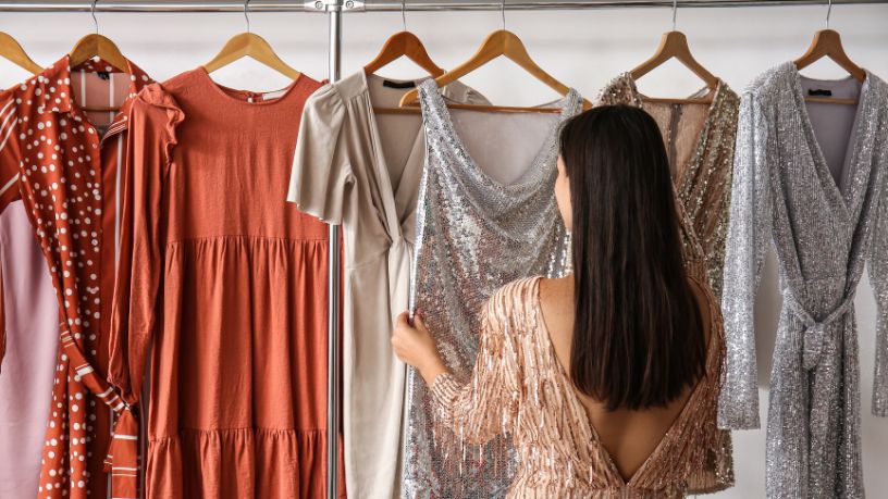 O retorno do vestido babydoll: a tendência que une o romantismo e o estilo urbano na moda contemporânea