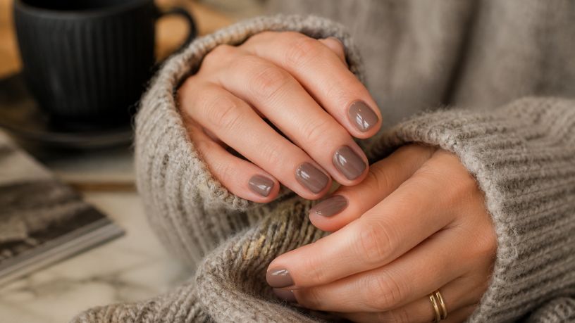 Esmalte para unhas curtas: a cor tendência do inverno que simboliza elegância minimalista