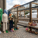 Copenhagen Fashion Week 2026 antecipa as tendências que devem dominar a moda e já influenciam o estilo brasileiro